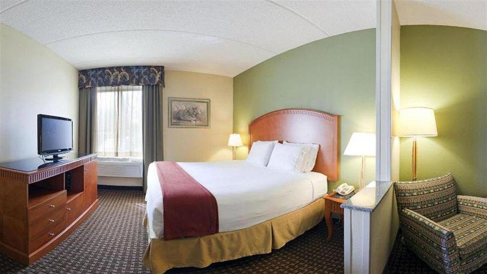 Holiday Inn Express & Suites Charlotte Arpt-Belmont By Ihg Exterior photo