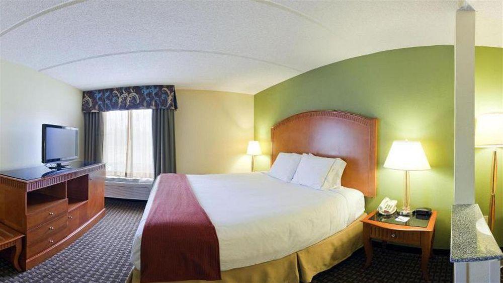 Holiday Inn Express & Suites Charlotte Arpt-Belmont By Ihg Exterior photo