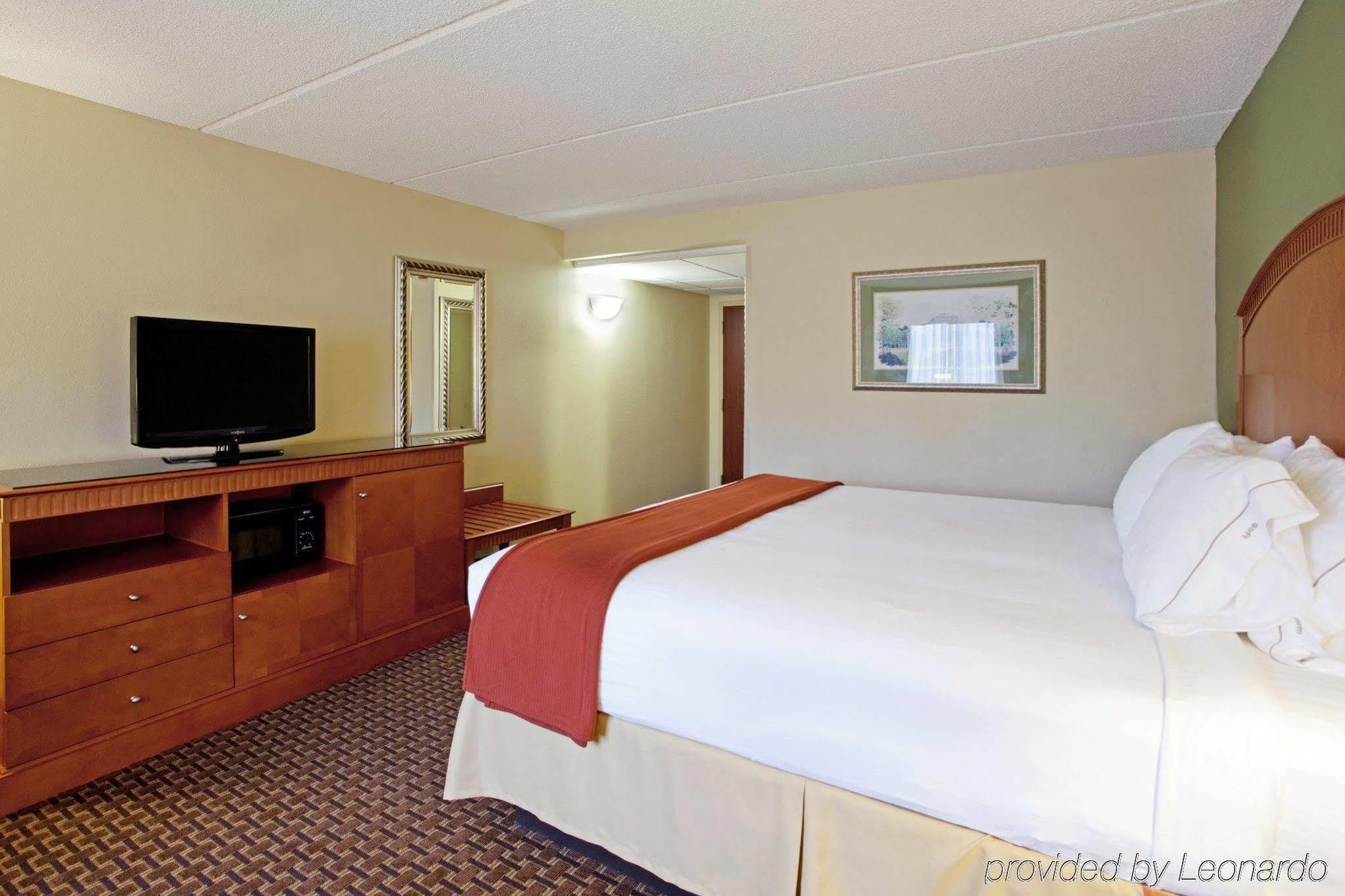 Holiday Inn Express & Suites Charlotte Arpt-Belmont By Ihg Room photo